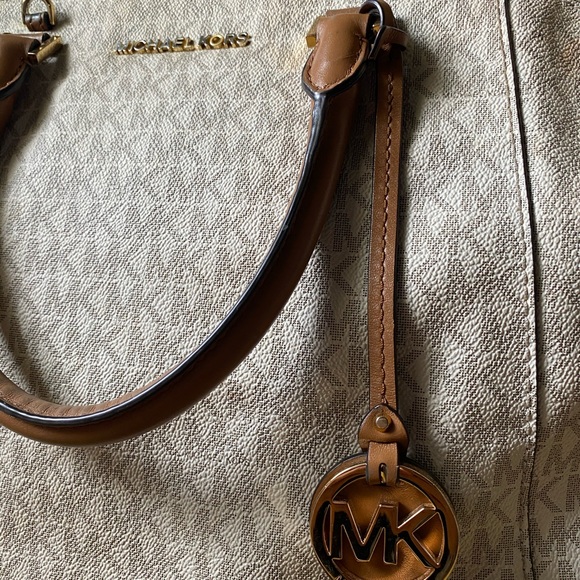 Large MK Signature Handbag - Picture 3 of 6